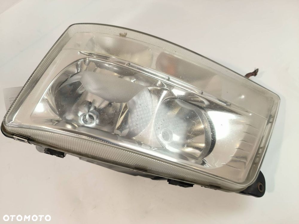 LAMPA LEWA PRZÓD MAN TGX 18.440 - 6