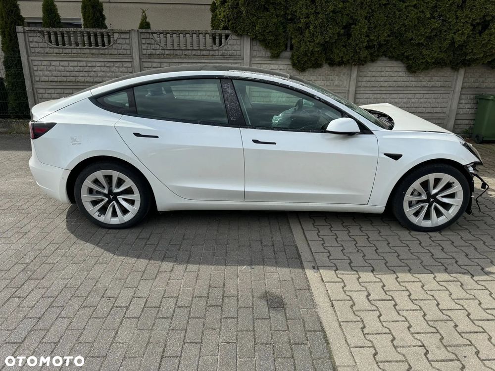 Tesla Model 3 - 4