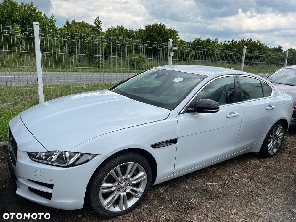 Jaguar XE 2.0 T R-Sport - 27