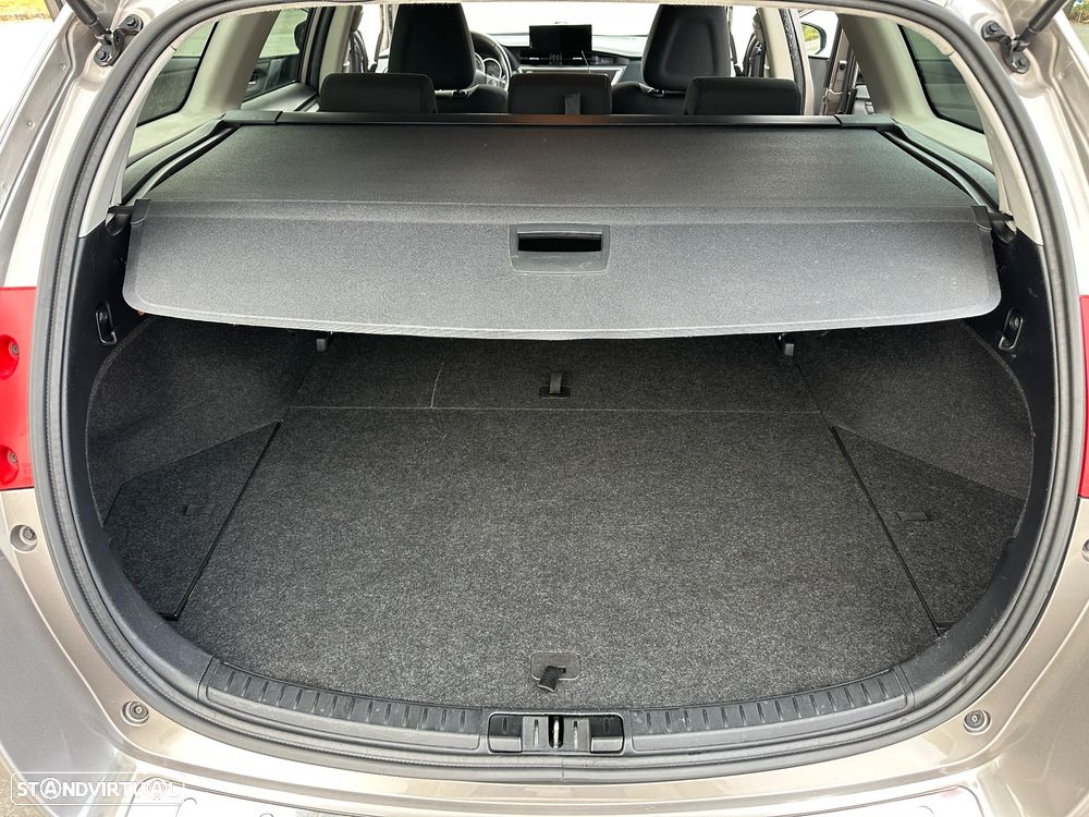 Toyota Auris Touring Sports 1.4 D-4D Com+P.Sport - 12