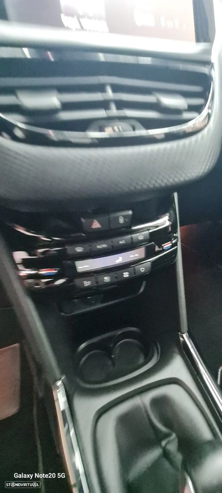 Peugeot 2008 BlueHDi 100 STOP & START Allure - 28