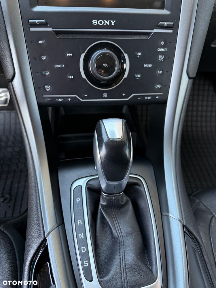Ford Fusion 2.0 EcoBoost Titanium - 24