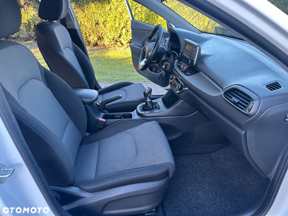 Hyundai i30 blue Kombi 1.4 Trend - 23