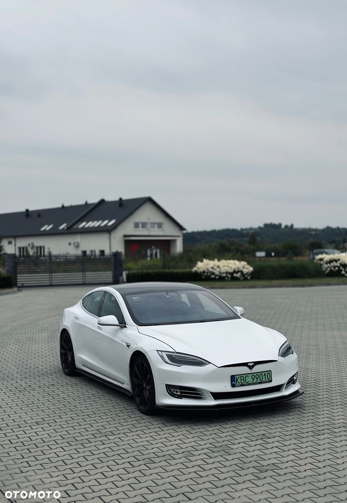 Tesla Model S - 3