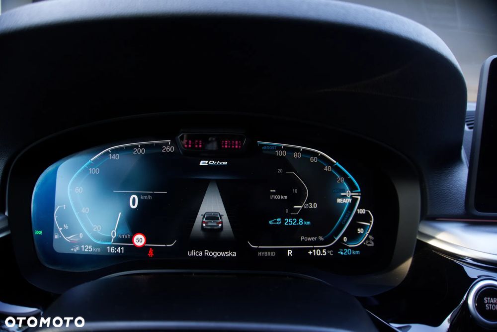 BMW Seria 5 530e xDrive - 26