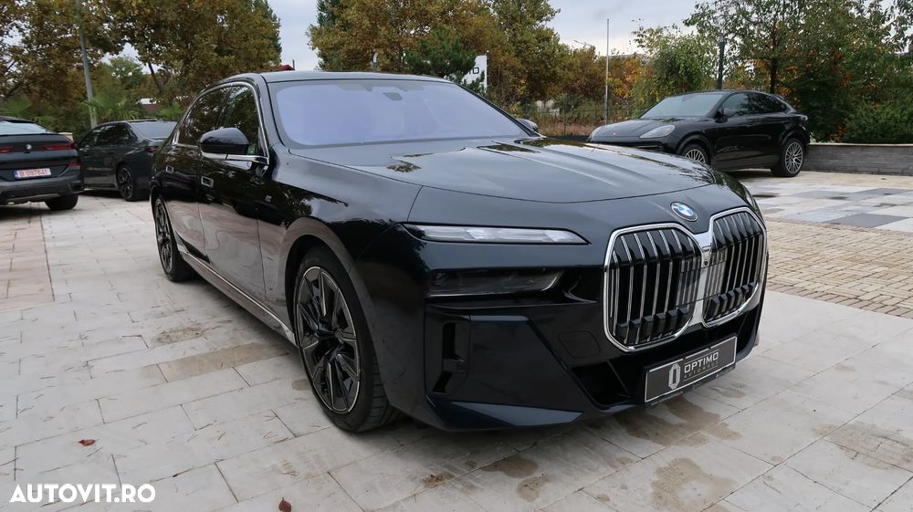 BMW Seria 7 740d xDrive MHEV - 38