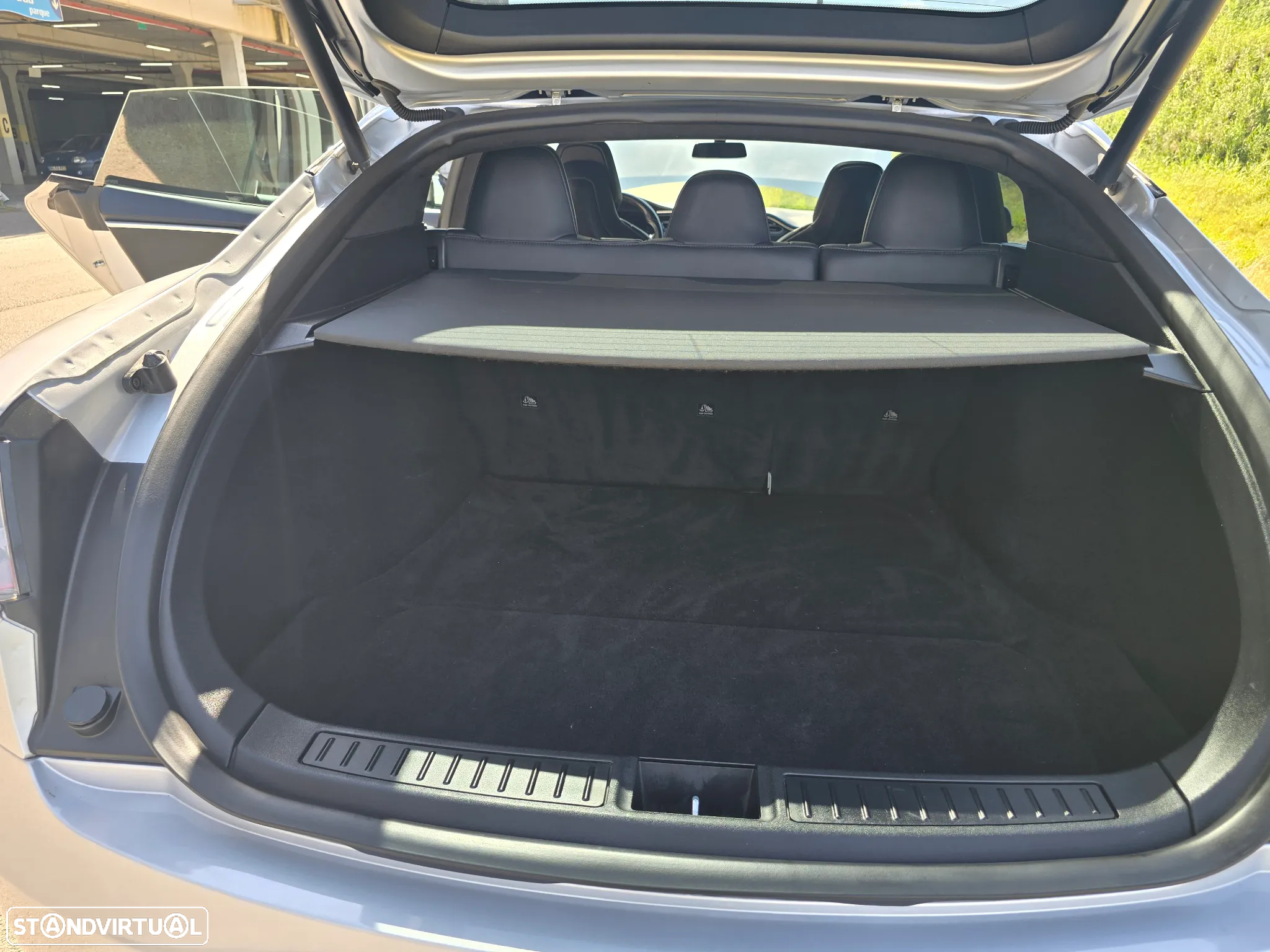 Tesla Model S - 11
