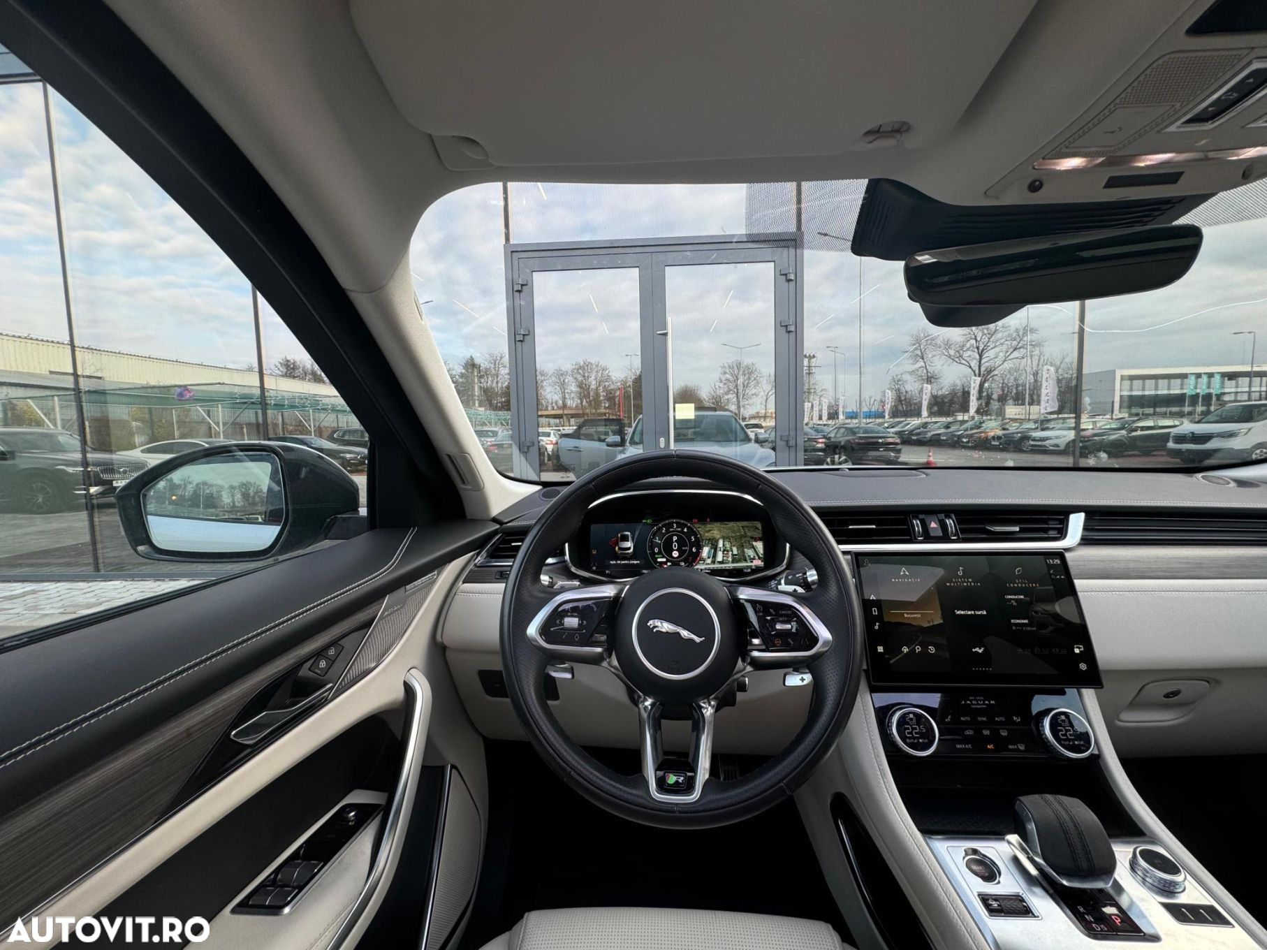 Jaguar F-Pace P400e AWD R-Dynamic SE - 10