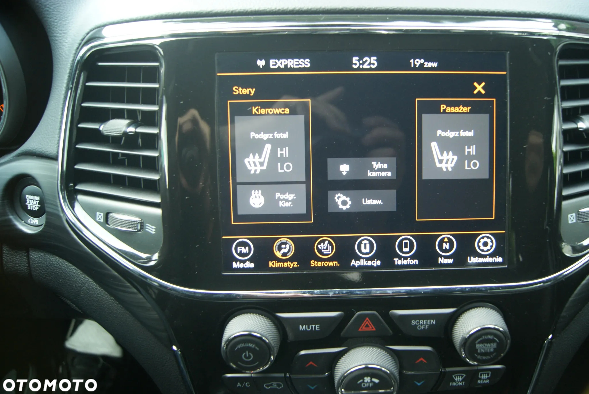 Jeep Grand Cherokee - 23