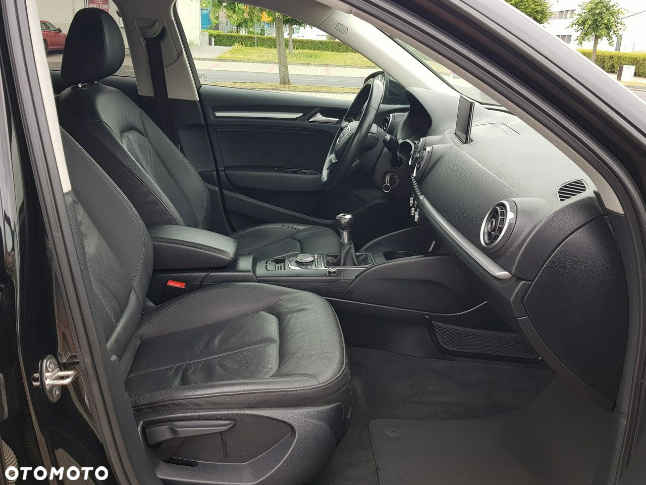 Audi A3 1.6 TDI Sportback ultra Attraction - 17
