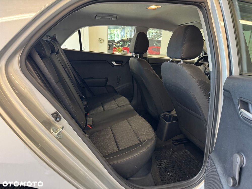 Kia Rio - 10
