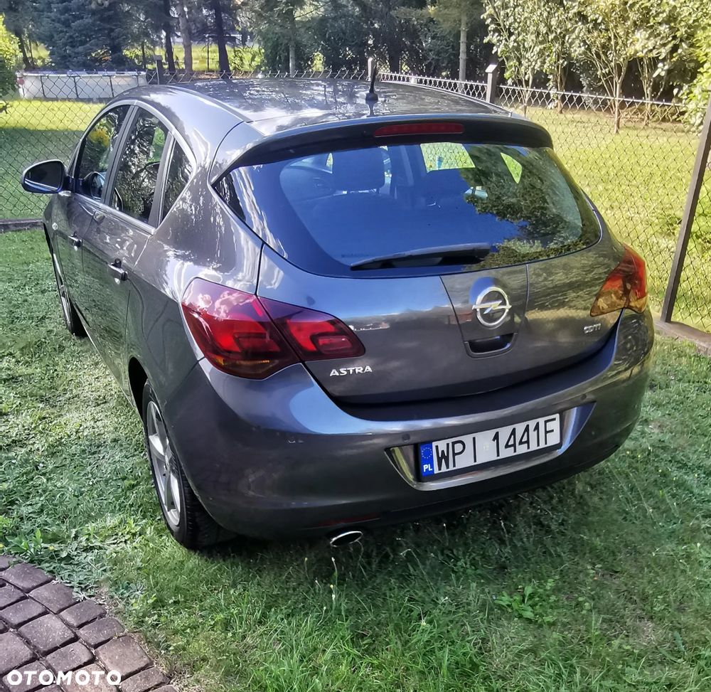 Opel Astra 2.0 CDTI Cosmo - 9