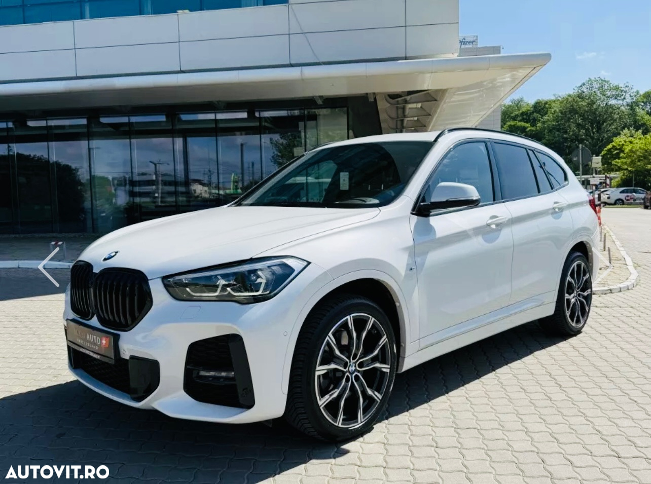 BMW X1 xDrive20i AT - 8