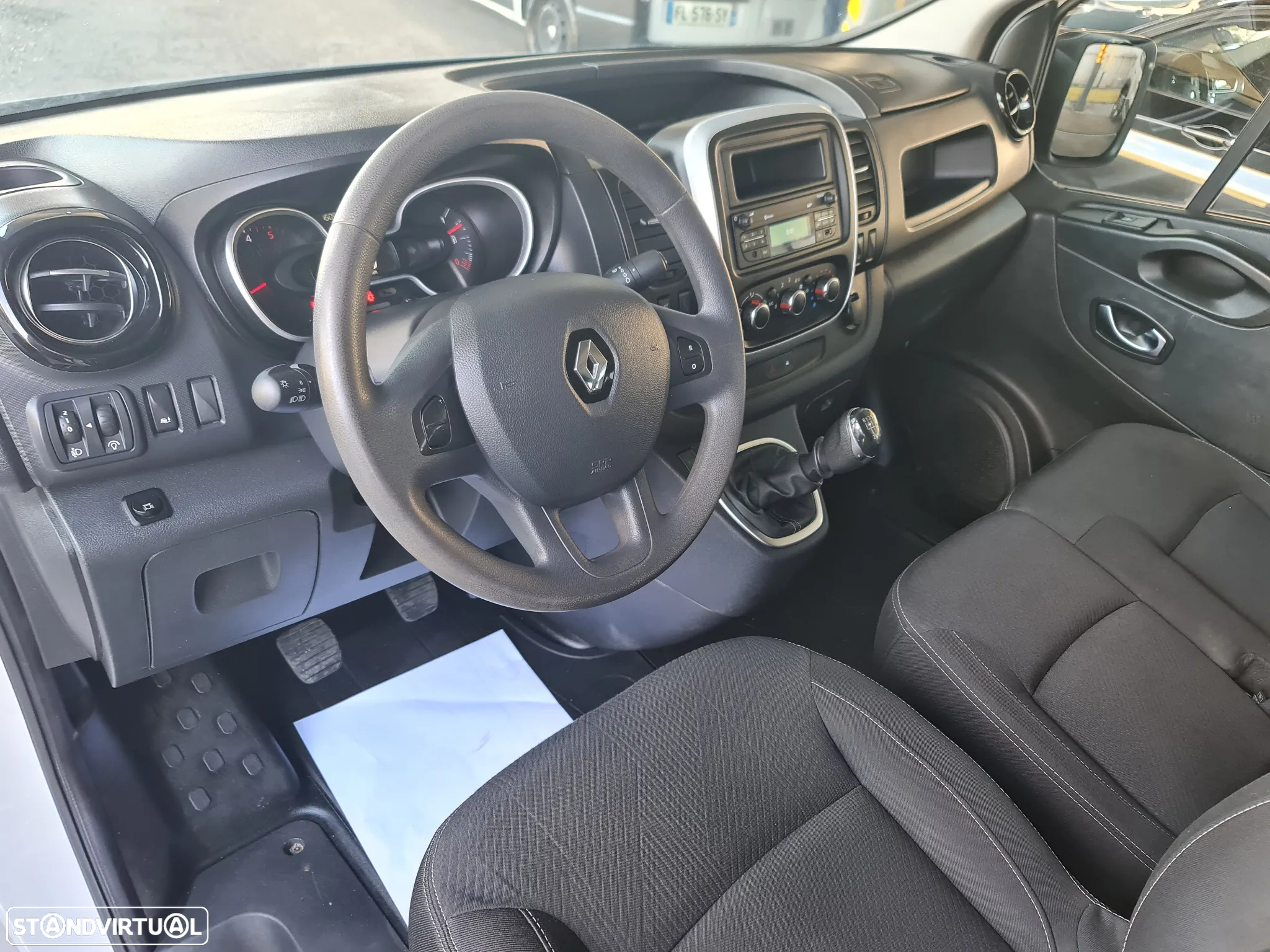 Renault TRAFIC 2.0 Dci 120CV * 6 Lug /Bluetooth/ AC/ IVA DEDUTÍVEL * - 17