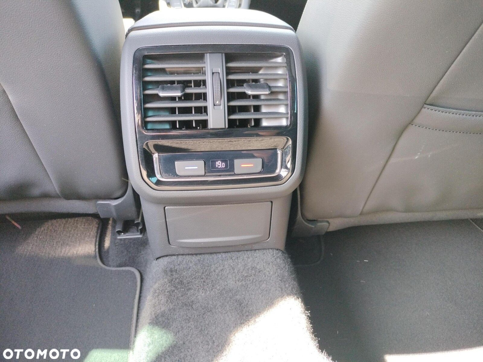 Volkswagen Passat 2.0 TSI Elegance DSG - 26
