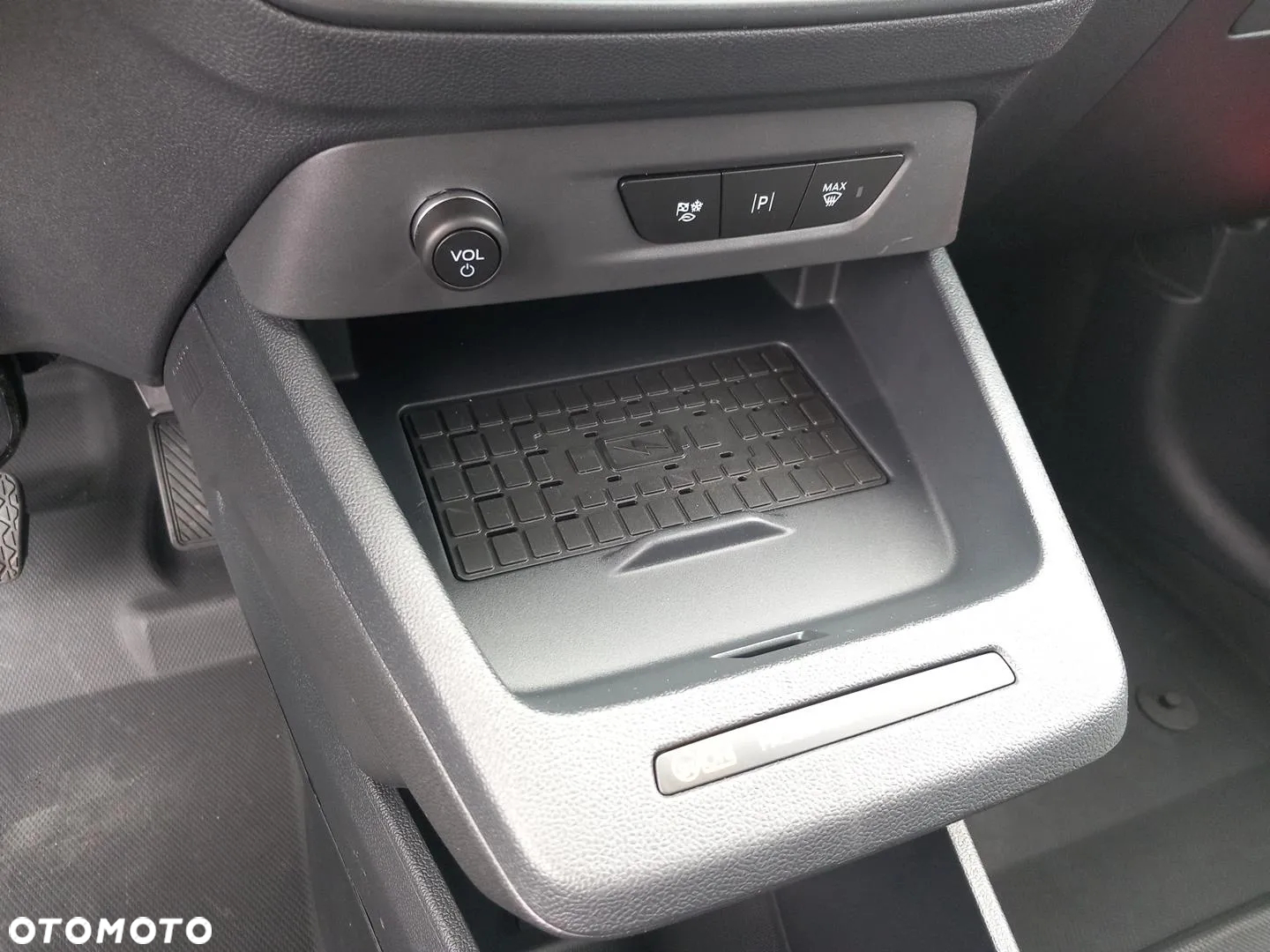 Ford eTransit Courier - 15