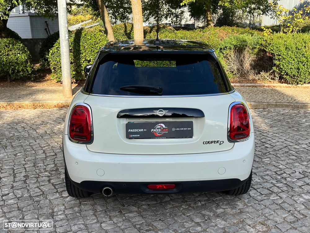 MINI 5 Portas Cooper D Auto - 13