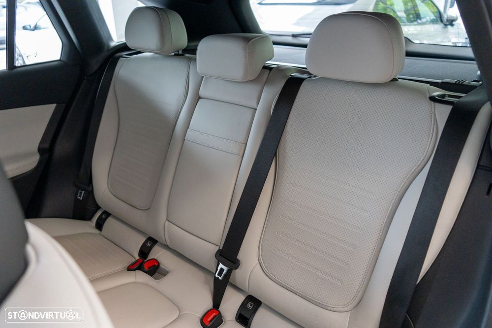 Mercedes-Benz GLC 300 e 4Matic 9G-TRONIC AMG Line Advanced - 11