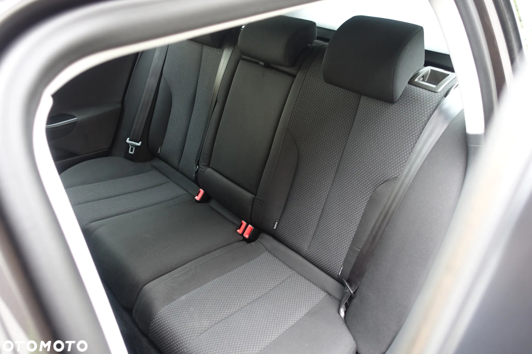 Volkswagen Passat 2.0 TDI DPF BlueMot Comfortline - 14
