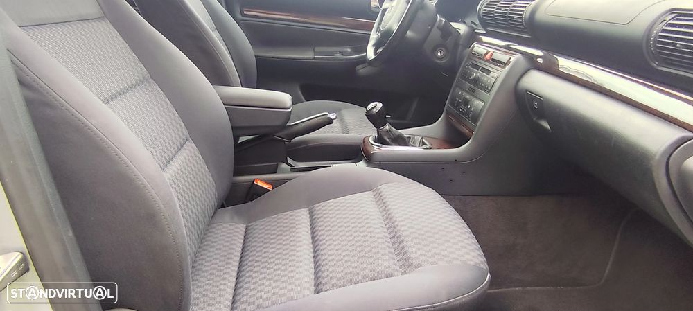 Audi A4 Avant 1.9 TDI Attraction - 14