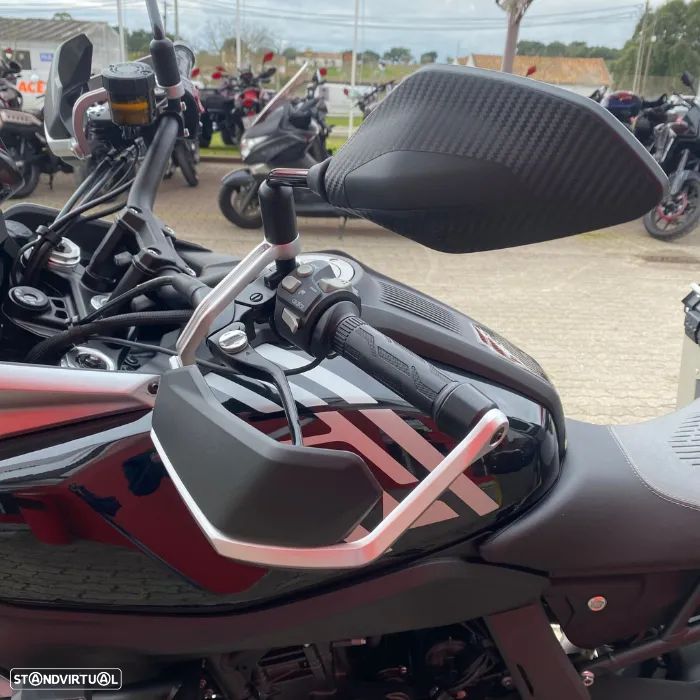 QJ Motor SRT 600SX com 6 anos de garantia + kit de malas original - 9