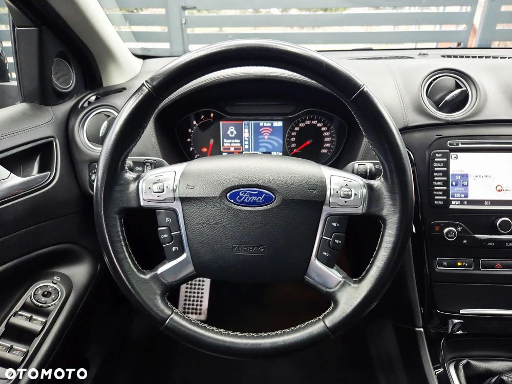 Ford Mondeo - 32