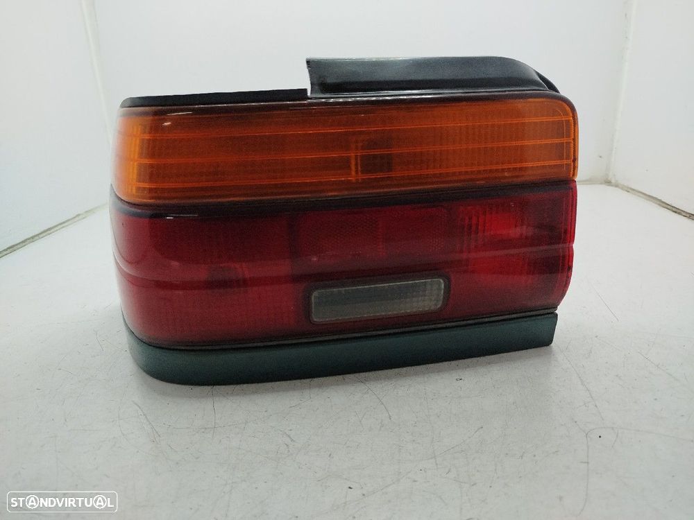 Farolim Stop Esq Toyota Corolla (_E10_) - 1