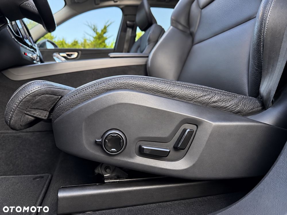 Volvo XC 60 B4 D Inscription - 17