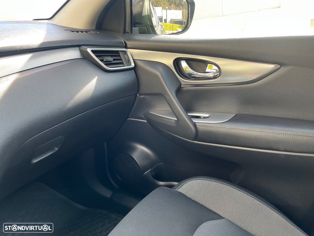 Nissan Qashqai 1.3 DIG-T N-Connecta J18 - 12