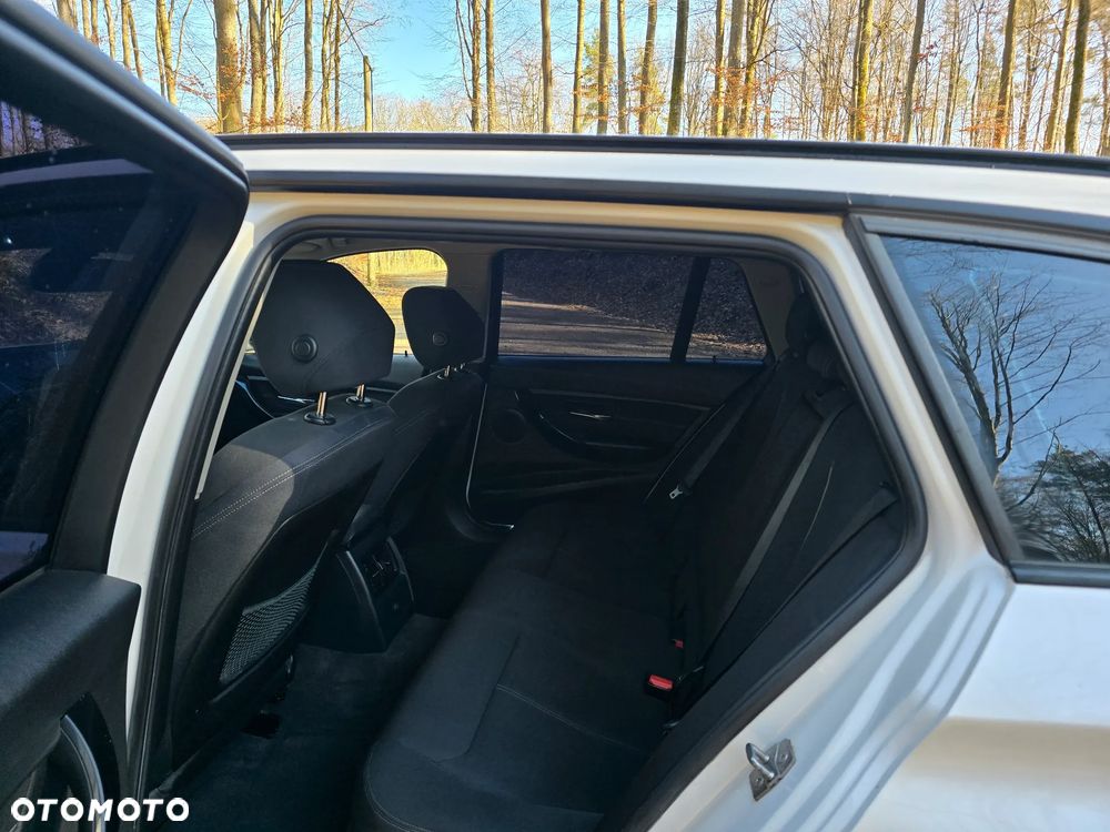 BMW Seria 3 318d DPF Edition Sport - 10