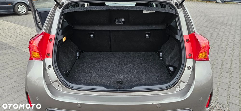 Toyota Auris 1.8 HSD Luna - 11