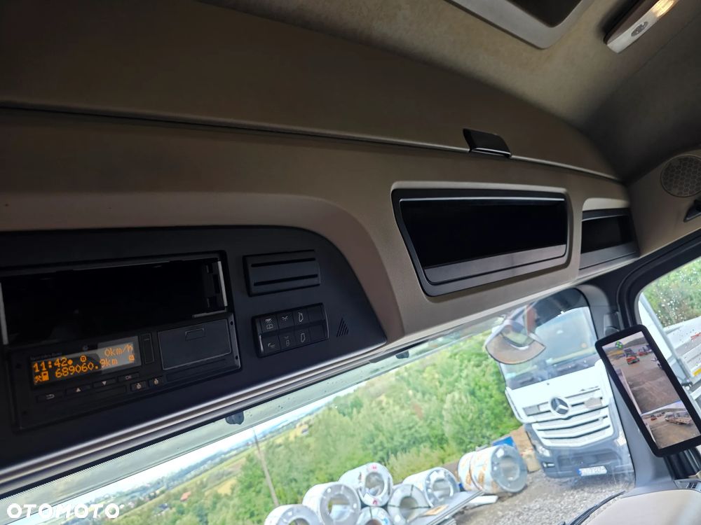 Mercedes-Benz Actros - 11
