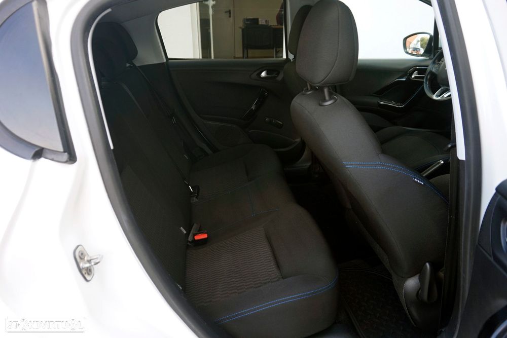 Peugeot 208 1.5 BlueHDi Signature - 9