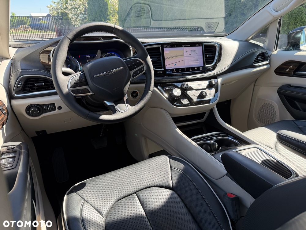 Chrysler Pacifica - 10