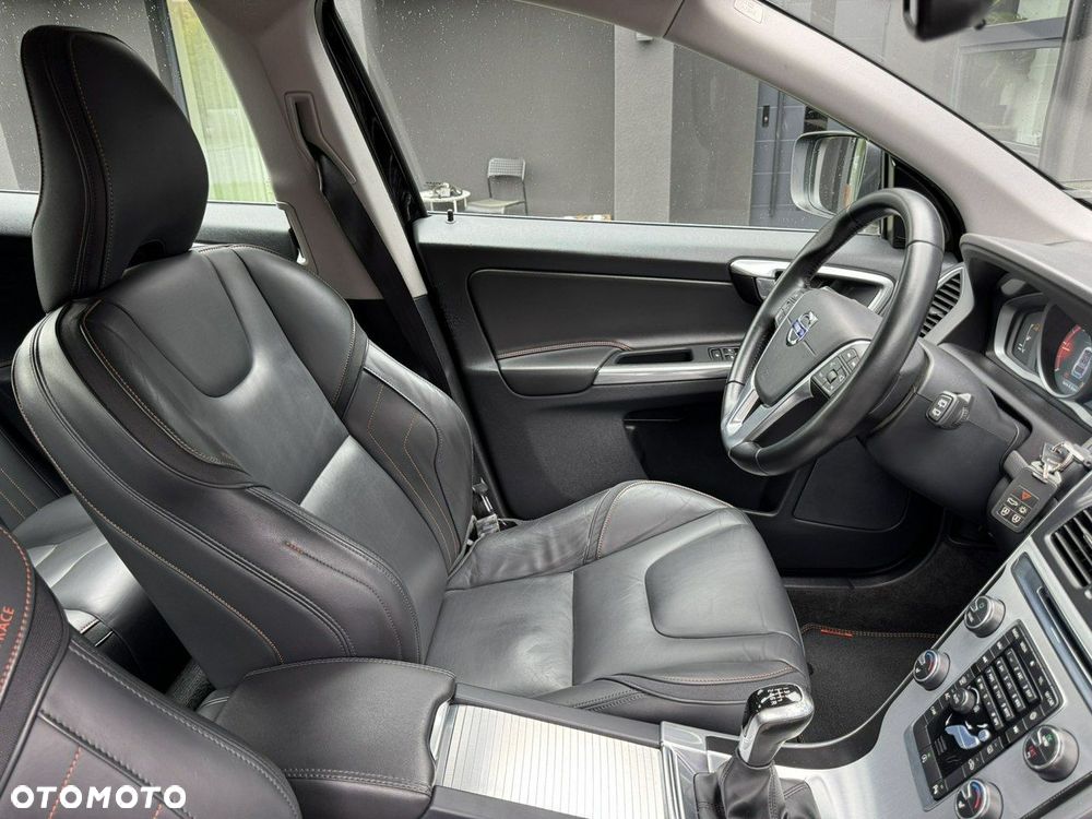 Volvo XC 60 D3 Drive-E Ocean Race - 14