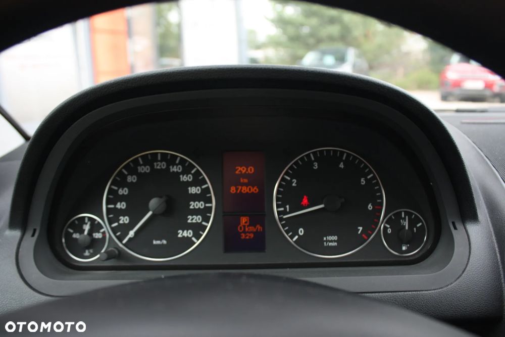 Mercedes-Benz Klasa A 180 BlueEFFICIENCY Elegance - 24