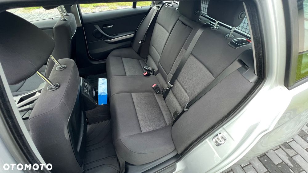 BMW Seria 3 320i - 16