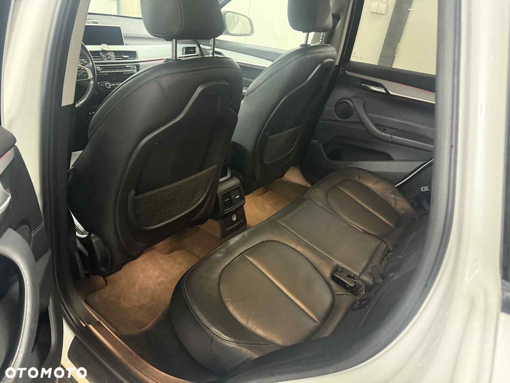 BMW X1 xDrive20d xLine - 17