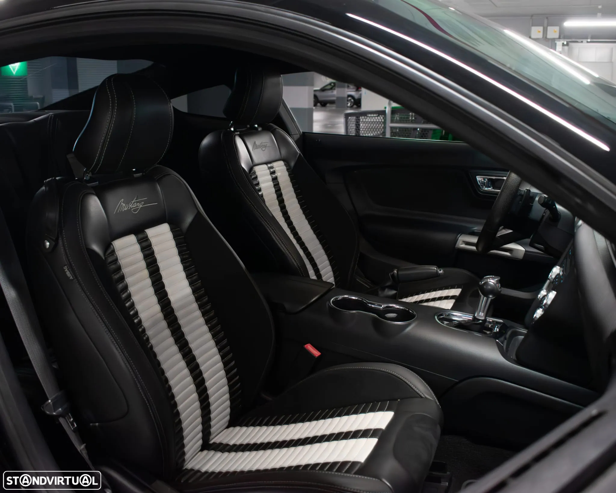 Ford Mustang - 8