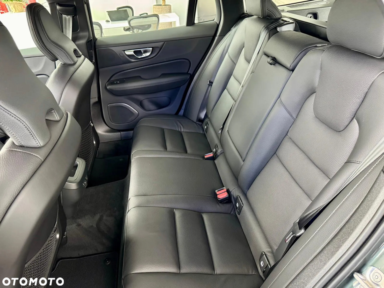 Volvo V60 B4 B Plus Dark - 13