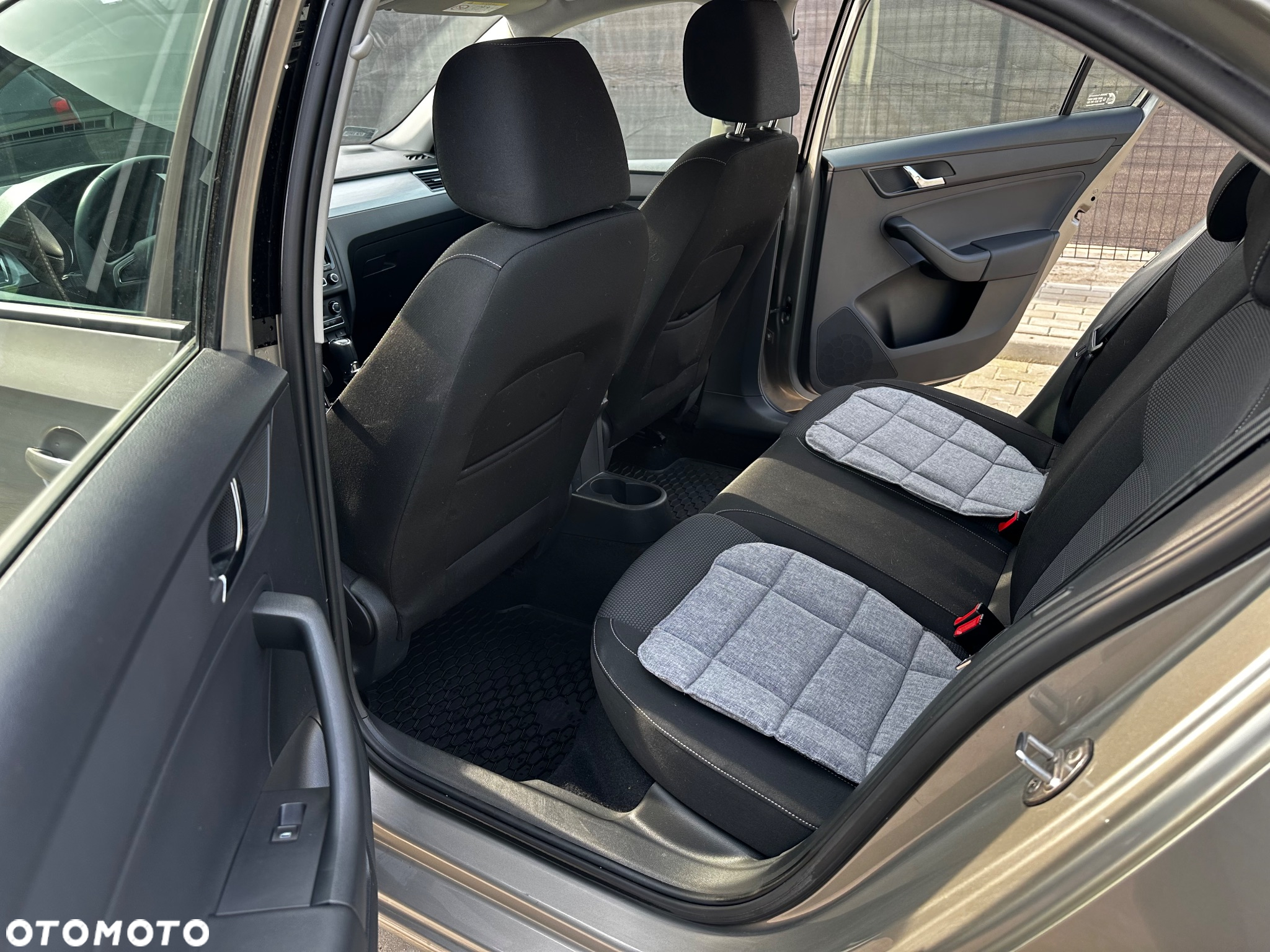 Skoda RAPID 1.4 TSI Elegance DSG - 7