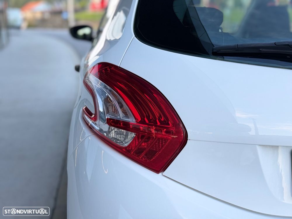Peugeot 208 1.6 BlueHDi Style - 18