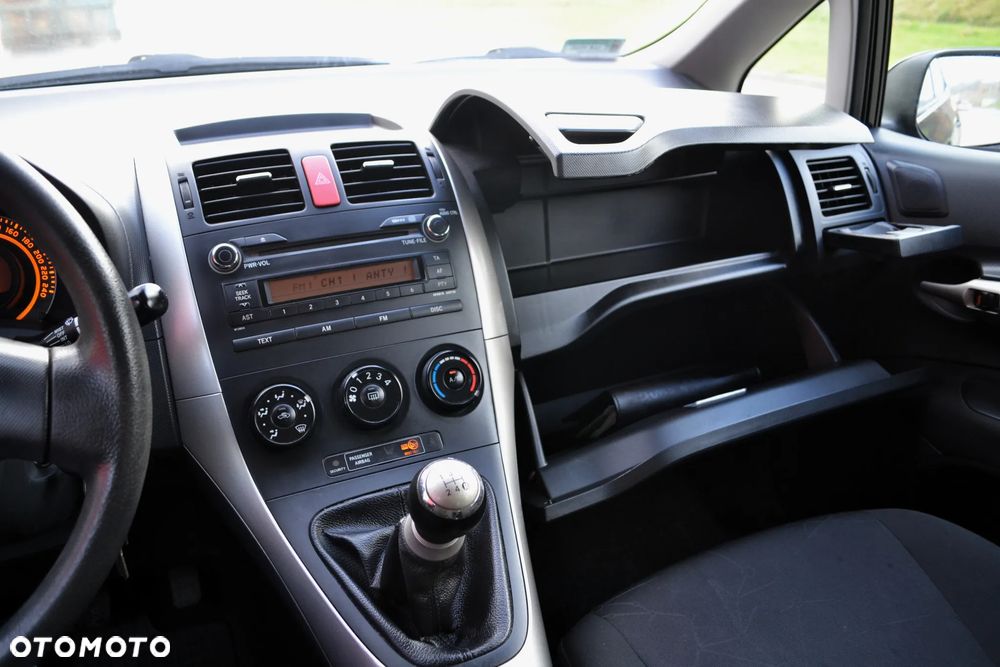 Toyota Auris 1.4 D-4D Luna - 16