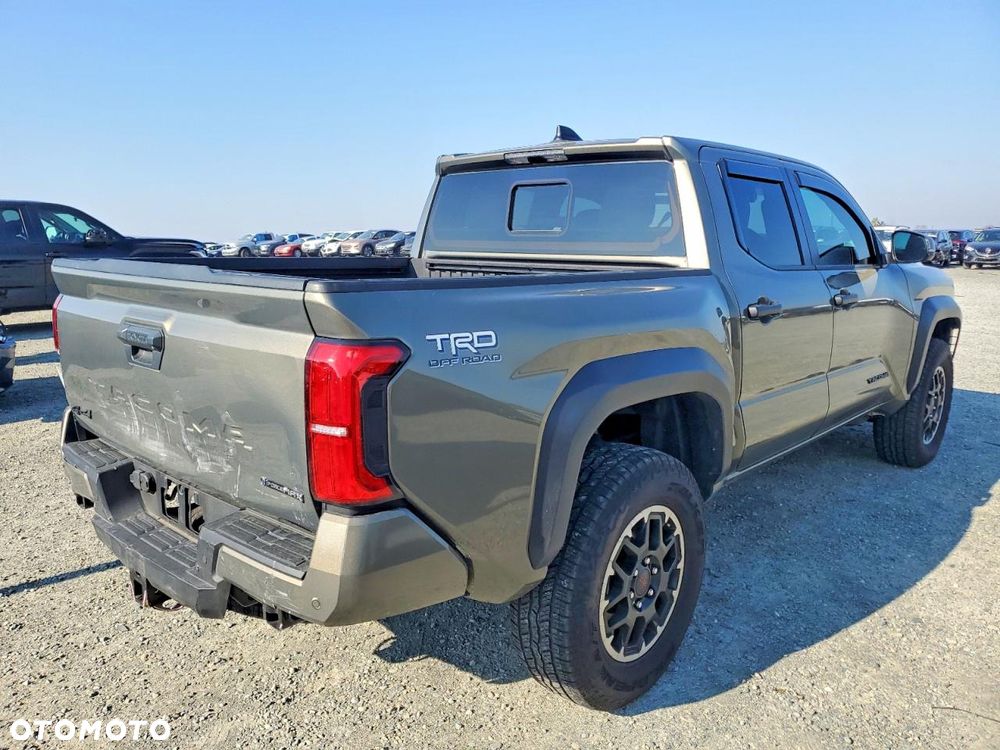 Toyota Tacoma - 4