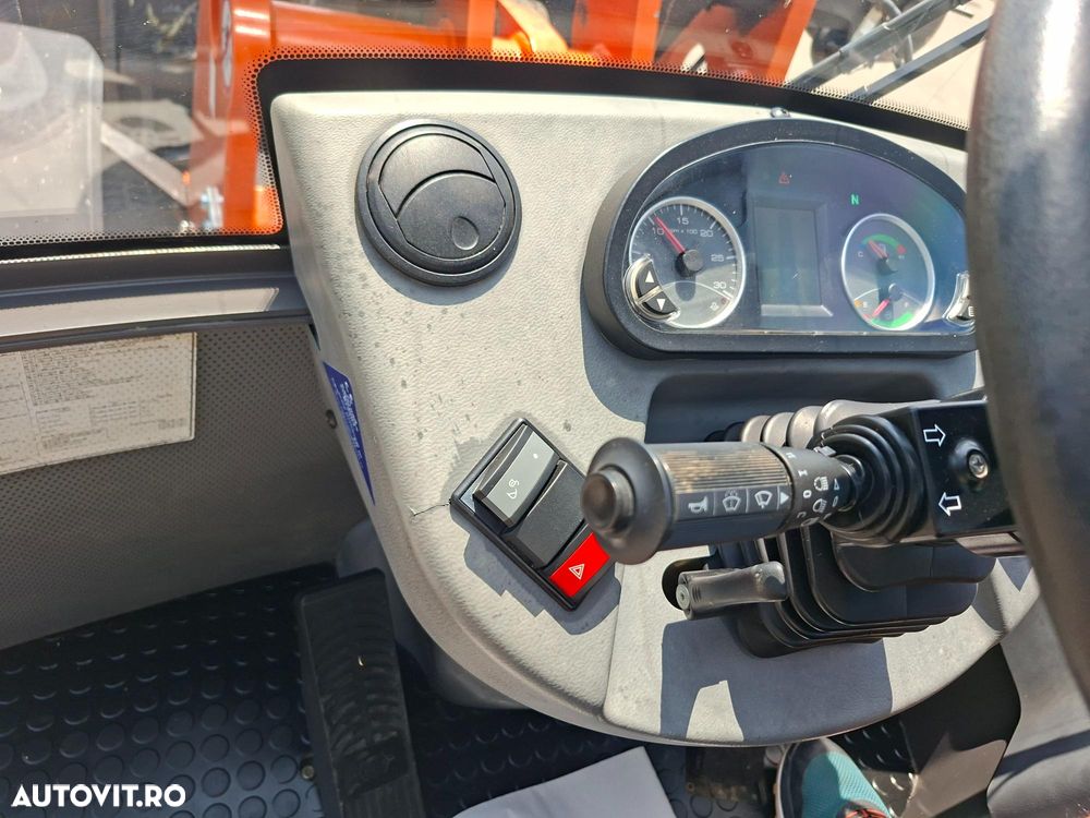 Hitachi ZW95-6C  4x4 - 22