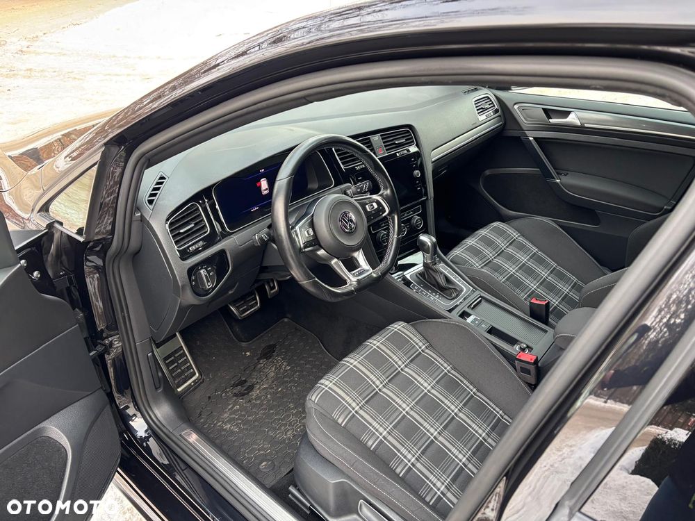 Volkswagen Golf - 16