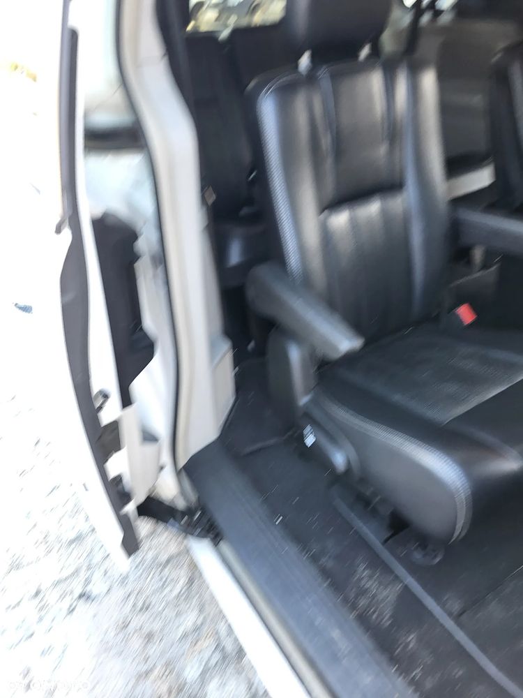 Chrysler Town & Country - 14
