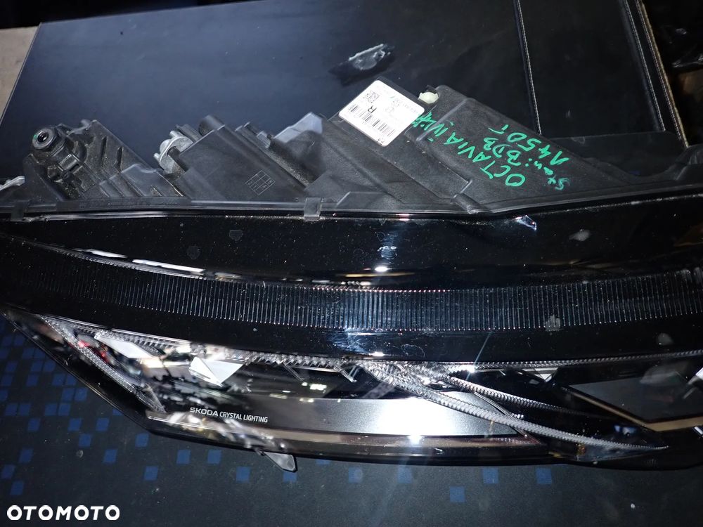 SKODA OCTAVIA IV LAMPA PRAWY PRZÓD LIFT 5E4 941 036 IDEALNA - 1