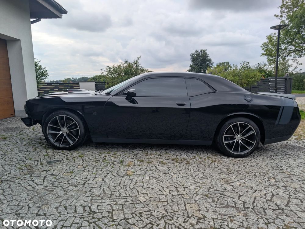 Dodge Challenger - 1