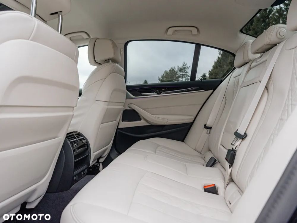 BMW Seria 5 520d xDrive - 15
